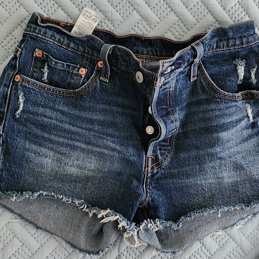 Womens Levi 501 denim, buttonfly shorts size 29